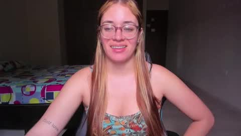 Snapshot of atenas__05 chatting on March 4, 7:01 pm atenas online show from March 4, 7:01 pm