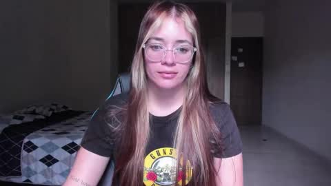 Snapshot of atenas__05 chatting on March 8, 6:35 pm atenas online show from March 8, 6:35 pm