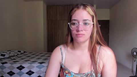 Snapshot of atenas__05 chatting on March 9, 6:11 pm atenas online show from March 9, 6:11 pm