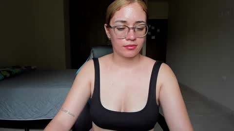 Snapshot of atenas__05 chatting on February 20, 7:30 pm atenas online show from February 20, 7:30 pm