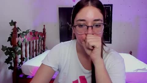 Snapshot of atenas__05 chatting on December 22, 7:21 pm atenas online show from December 22, 7:21 pm