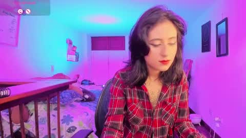 Snapshot of atenea_dragon__ chatting on September 21, 9:13 pm Atenea online show from September 21, 9:13 pm