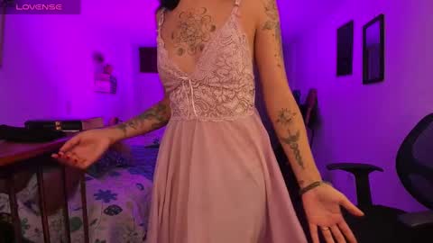 Snapshot of atenea_dragon__ chatting on September 28, 7:52 pm Atenea online show from September 28, 7:52 pm