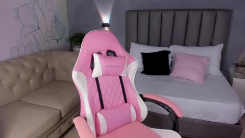 Snapshot of atenea_jones_ chatting on December 28, 12:03 pm Atenea online show from December 28, 12:03 pm