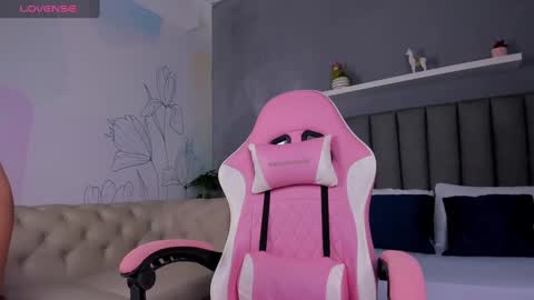 Snapshot of atenea_jones_ chatting on January 4, 12:05 pm Atenea online show from January 4, 12:05 pm