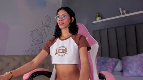 Snapshot of atenea_jones_ chatting on January 31, 12:18 pm Atenea online show from January 31, 12:18 pm