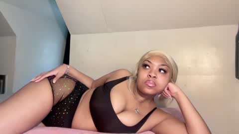 Snapshot of aunyxxx chatting on February 3, 6:17 pm aunyxxx online show from February 3, 6:17 pm