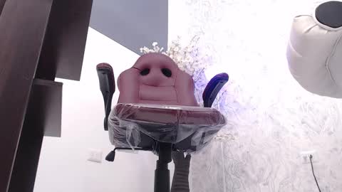 Aura sanders online show from February 9, 11:45 am