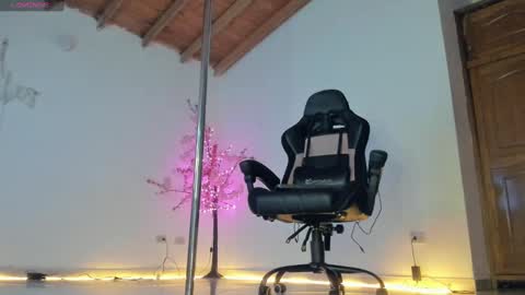 aura online show from March 8, 5:47 am