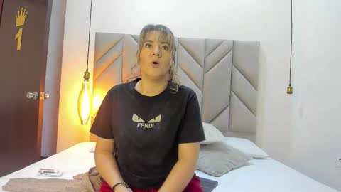 Snapshot of auraevens chatting on September 14, 12:03 pm Aura Evans online show from September 14, 12:03 pm
