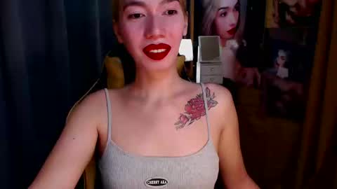 Snapshot of aurakharisma_xx chatting on February 24, 5:41 am Miss awra online show from February 24, 5:41 am
