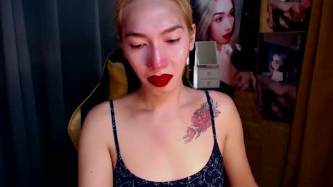 Snapshot of aurakharisma_xx chatting on March 3, 4:54 am Miss awra online show from March 3, 4:54 am