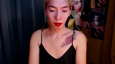 Snapshot of aurakharisma_xx chatting on February 13, 5:26 am Miss awra online show from February 13, 5:26 am