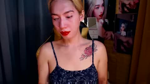 Snapshot of aurakharisma_xx chatting on February 14, 4:47 am Miss awra online show from February 14, 4:47 am