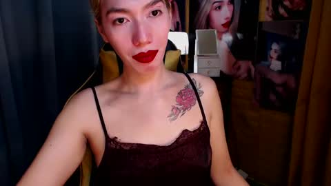 Snapshot of aurakharisma_xx chatting on March 11, 4:51 am Miss awra online show from March 11, 4:51 am