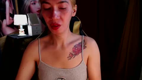 Snapshot of aurakharisma_xx chatting on January 6, 3:09 am Miss awra online show from January 6, 3:09 am