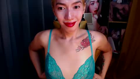 Snapshot of aurakharisma_xx chatting on January 9, 4:52 am Miss awra online show from January 9, 4:52 am