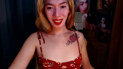Snapshot of aurakharisma_xx chatting on February 10, 5:25 am Miss awra online show from February 10, 5:25 am