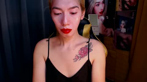 Snapshot of aurakharisma_xx chatting on February 11, 5:05 am Miss awra online show from February 11, 5:05 am
