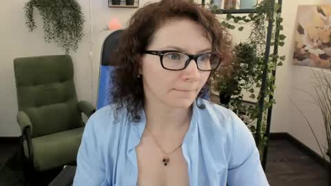 Aurelia online show from May 18, 1:37 am