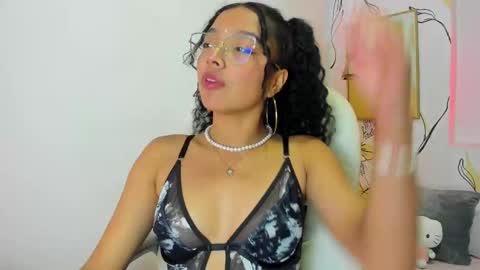 Snapshot of aurora_blis chatting on September 19, 1:43 pm aurora_blis online show from September 19, 1:43 pm