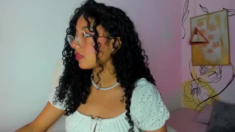 Snapshot of aurora_blis chatting on September 23, 1:20 pm aurora_blis online show from September 23, 1:20 pm