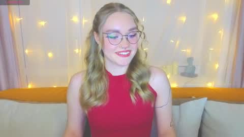 Snapshot of aurora_golden chatting on February 28, 4:31 pm Kate online show from February 28, 4:31 pm