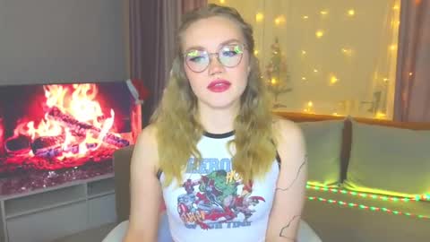 Snapshot of aurora_golden chatting on January 6, 4:13 pm Kate online show from January 6, 4:13 pm