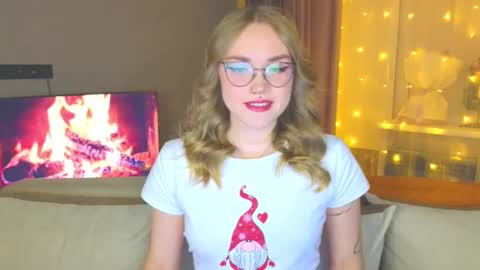 Snapshot of aurora_golden chatting on December 26, 3:42 pm Kate online show from December 26, 3:42 pm