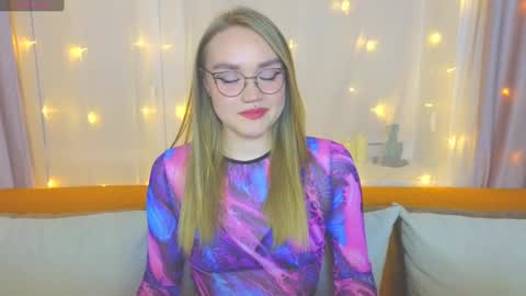 Snapshot of aurora_golden chatting on March 6, 4:17 pm Kate online show from March 6, 4:17 pm