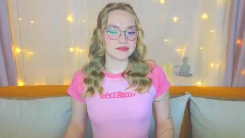 Snapshot of aurora_golden chatting on March 8, 4:48 pm Kate online show from March 8, 4:48 pm