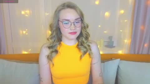 Snapshot of aurora_golden chatting on February 17, 4:17 pm Kate online show from February 17, 4:17 pm