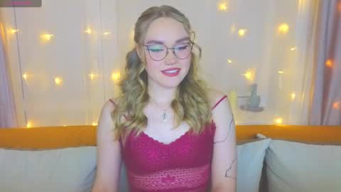 Snapshot of aurora_golden chatting on March 4, 3:37 pm Kate online show from March 4, 3:37 pm