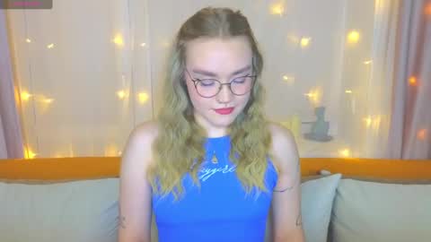 Snapshot of aurora_golden chatting on March 7, 4:11 pm Kate online show from March 7, 4:11 pm