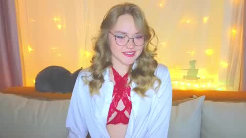 Snapshot of aurora_golden chatting on February 1, 4:11 pm Kate online show from February 1, 4:11 pm