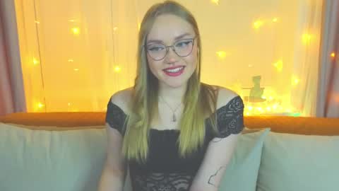 Snapshot of aurora_golden chatting on January 31, 4:06 pm Kate online show from January 31, 4:06 pm