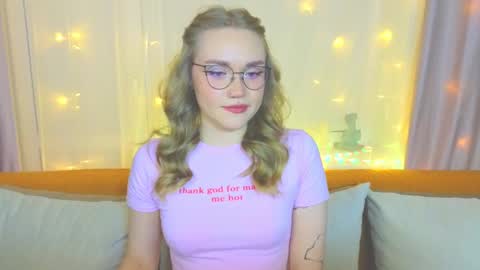 Snapshot of aurora_golden chatting on February 13, 4:07 pm Kate online show from February 13, 4:07 pm