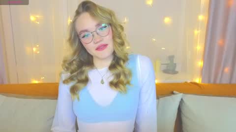 Snapshot of aurora_golden chatting on February 20, 3:30 pm Kate online show from February 20, 3:30 pm