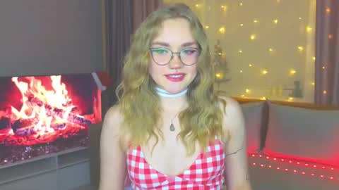 Snapshot of aurora_golden chatting on January 20, 4:12 pm Kate online show from January 20, 4:12 pm