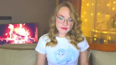 Snapshot of aurora_golden chatting on December 28, 4:20 pm Kate online show from December 28, 4:20 pm