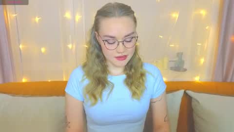 Snapshot of aurora_golden chatting on February 25, 3:41 pm Kate online show from February 25, 3:41 pm