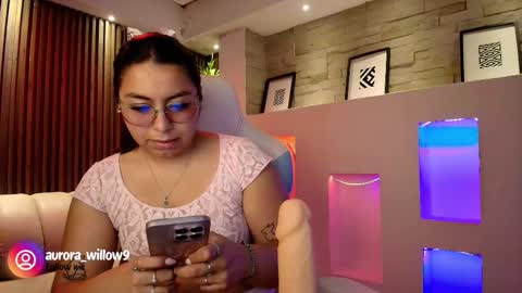 aurora_willow9 online show from November 30, 7:29 pm