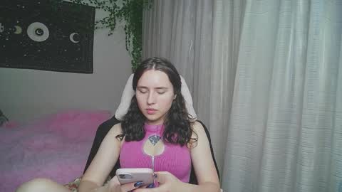 Snapshot of aurora_worker chatting on September 11, 12:05 pm Aurora online show from September 11, 12:05 pm