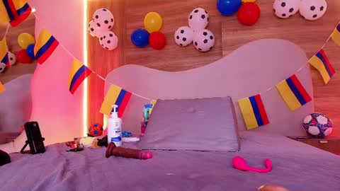 auroraa_miller online show from June 18, 9:14 am