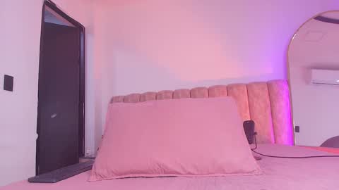 auroraa_miller online show from February 5, 12:19 pm