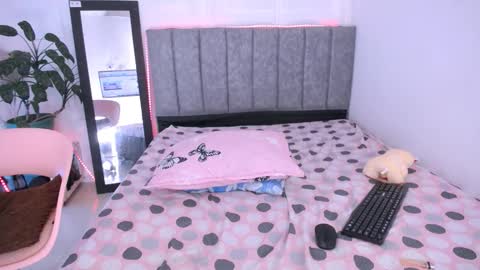 INSTAGRAM AURORA MCRY online show from November 2, 7:01 am