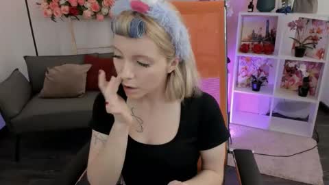 aurorawrenfield online show from March 5, 4:41 am