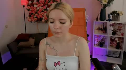 aurorawrenfield online show from March 20, 4:17 am