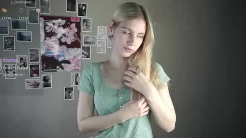 auroremanaugh online show from July 29, 8:47 am
