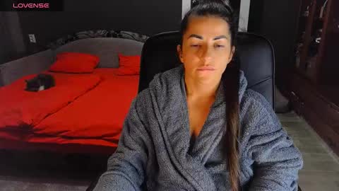 Ava online show from October 14, 5:15 pm